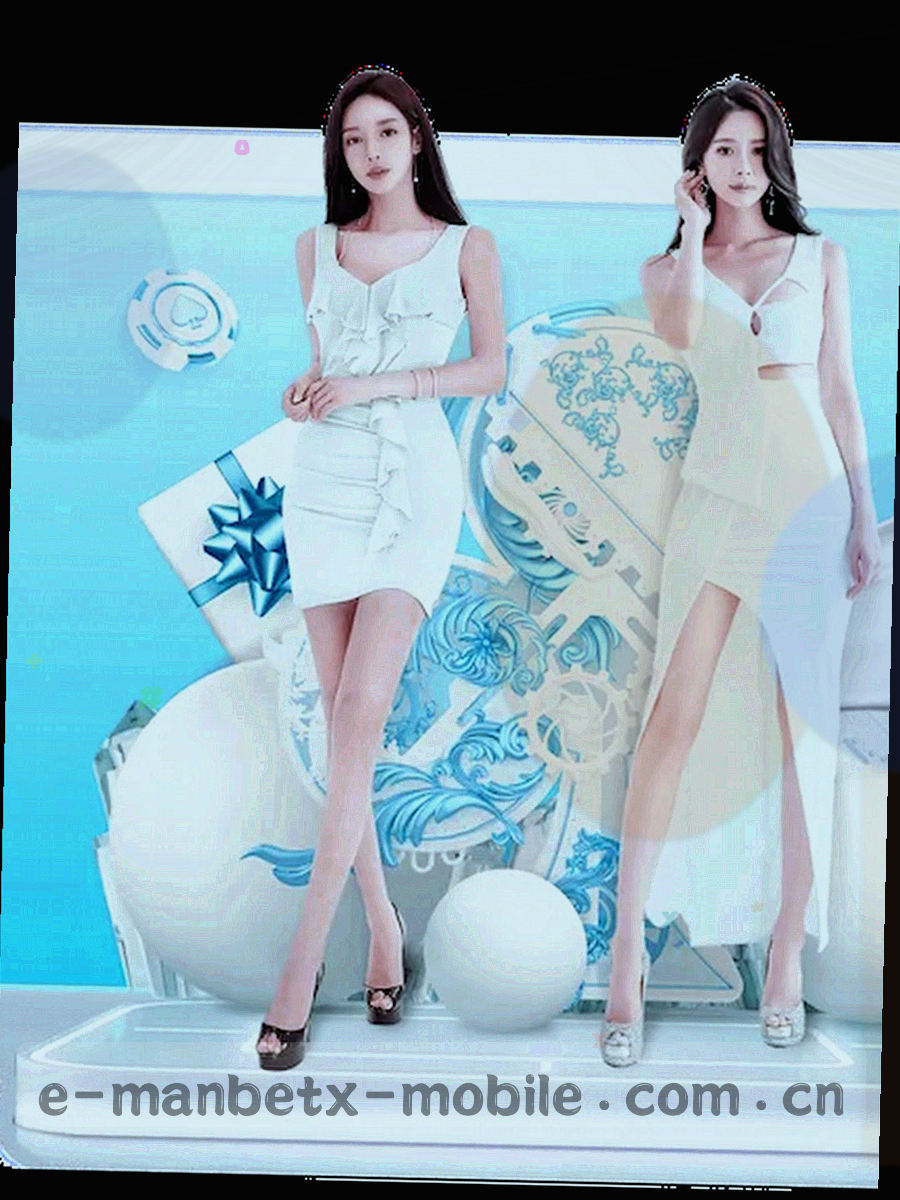 夜间球场看台灯带与记分牌轮廓的斜角特写，画面无人脸